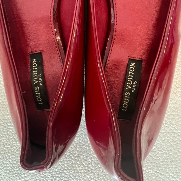 Louis Vuitton Red Patent Ballet Flats Round LV Embellished - Picture 8 of 10